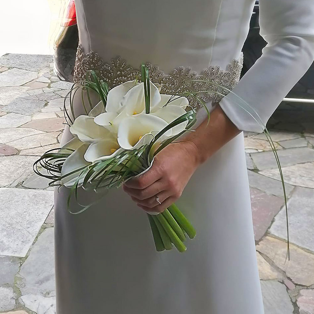 Bridal bouquet for weddings in Rome with ornamental white and green calla lilies